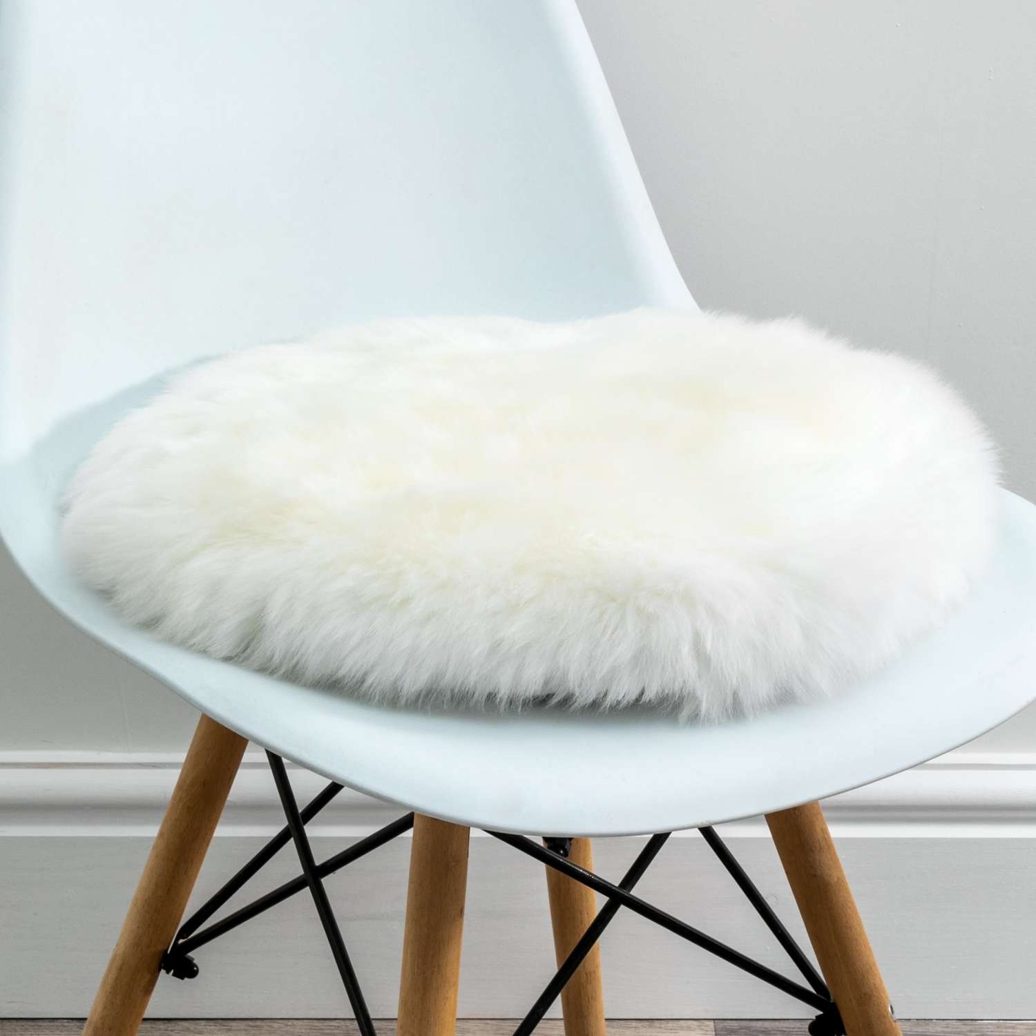 Natural round sheepskin chair pad