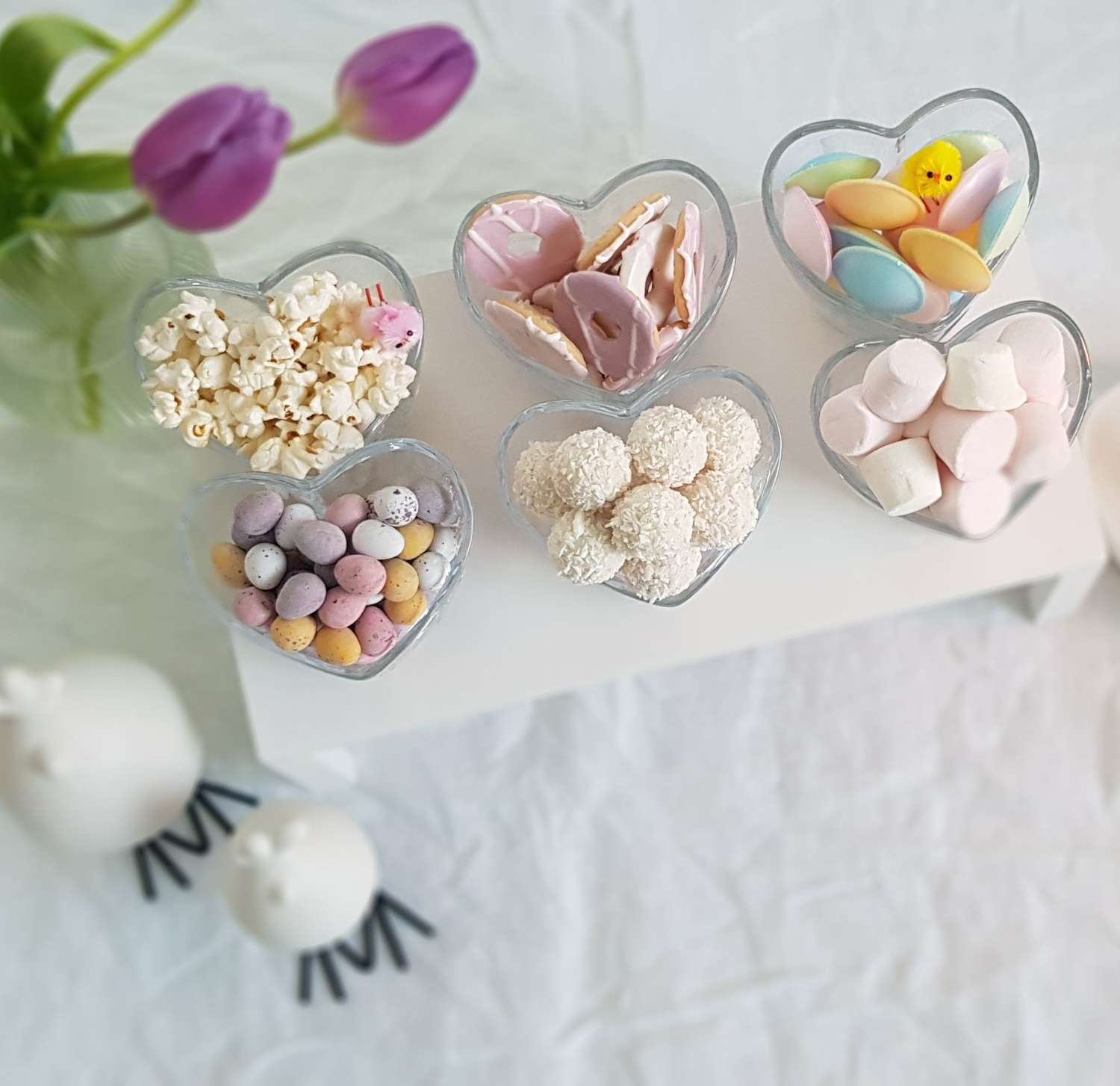 Snacking station – white wood stand with heart shape glass cones